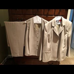 Women’s 3-piece Suit